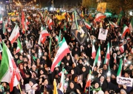 ملت ایران در صف اول مقابله با استکبار