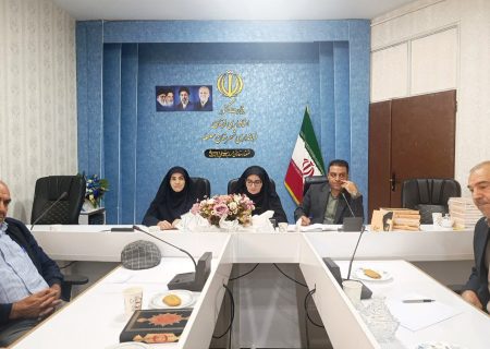 هنرمندان چشم باز جامعه هستند