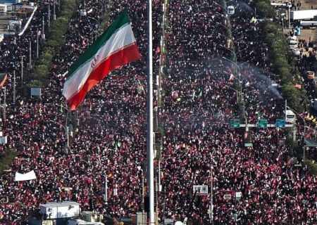 تشییع باشکوه امام شهید جلوه‌ ارادت ملت بود