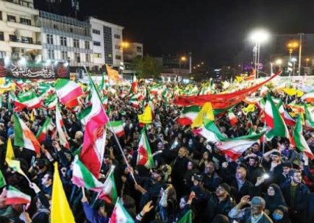 ملت ایران ۲۰۰ شب پرچم‌دار مقاومت ماند